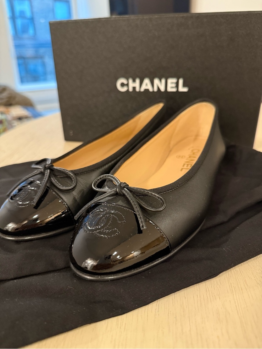 CHANEL Black Leather Cap-Toe Bow Ballet Flats